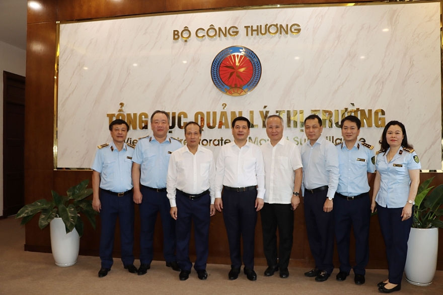 Bộ trưởng Nguyễn Hồng Diên chúc mừng lực lượng QLTT nhân kỷ niệm 64 năm ngày Truyền thống