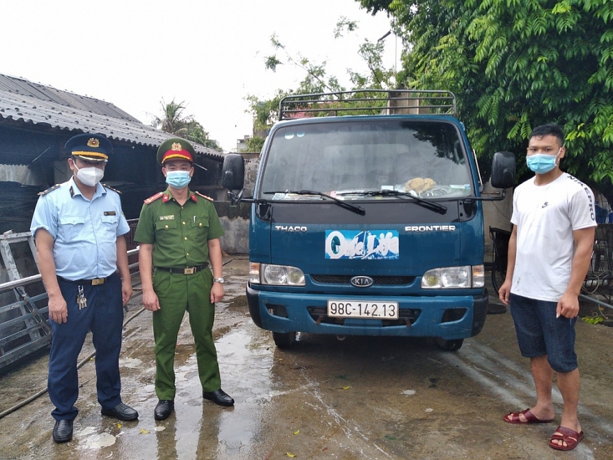 Ngăn chặn gần 1,8 tấn lợn mắc bệnh dịch tả châu Phi đang vận chuyển vào Bắc Giang