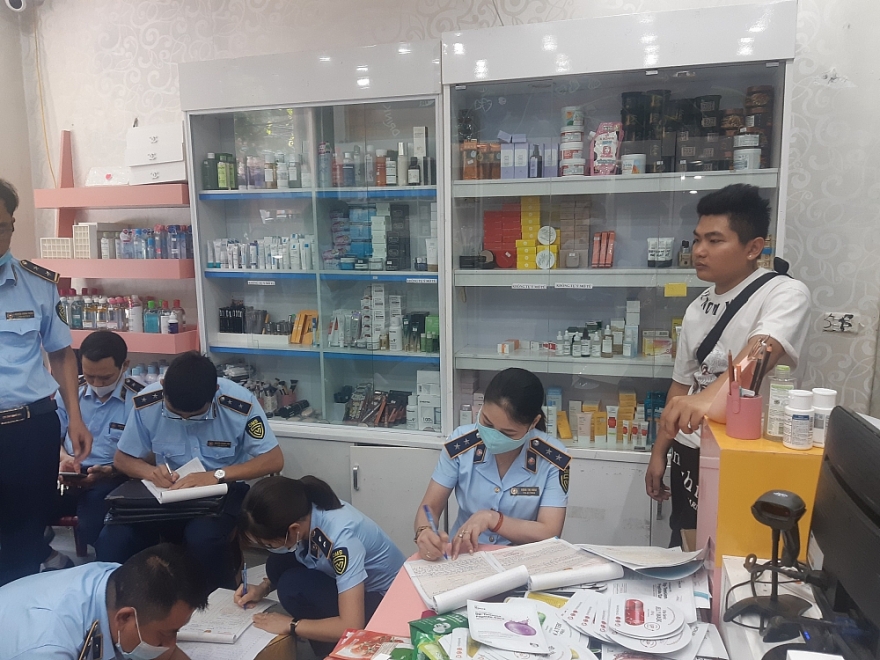 Xử lý cơ sở kinh doanh tại Nam Định bán mỹ phẩm trôi nổi trên thị trường