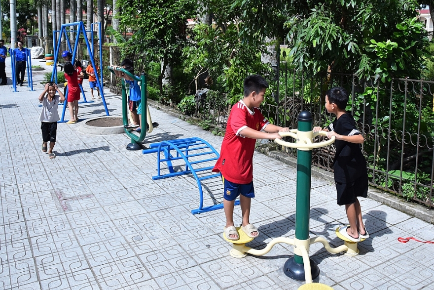 Chi đoàn Cục QLTT thành phố Hải Phòng chung tay trao tặng sân chơi trẻ em tại xã Tân Dân, huyện An Lão Chi đoàn Cục QLTT thành phố Hải Phòng chung tay trao tặng sân chơi trẻ em tại xã Tân Dân, huyện An Lão