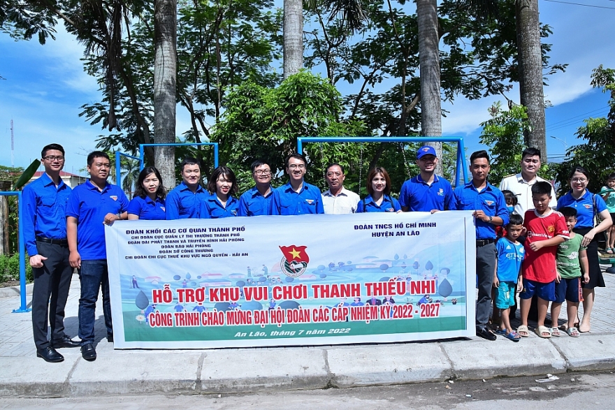 Chi đoàn Cục QLTT thành phố Hải Phòng chung tay trao tặng sân chơi trẻ em tại xã Tân Dân, huyện An Lão Chi đoàn Cục QLTT thành phố Hải Phòng chung tay trao tặng sân chơi trẻ em tại xã Tân Dân, huyện An Lão