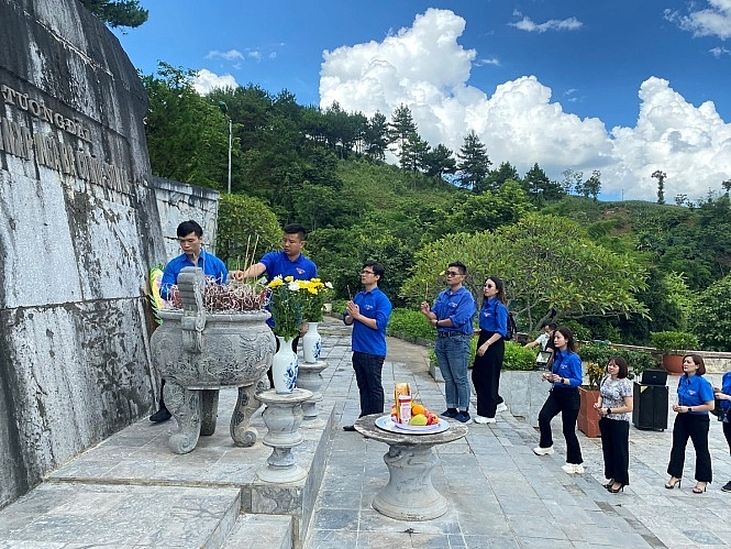 Chi đoàn thanh niên Cục QLTT Sơn La phối hợp tổ chức các hoạt động tri ân 75 năm ngày Thương binh, Liệt sỹ