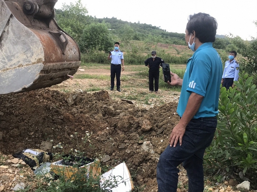 Xử phạt 12 triệu đồng tài xế xe khách vận chuyển gần 100 kg thịt bò không rõ xuất xứ đã bốc mùi hôi thối Xử phạt 12 triệu đồng tài xế vận chuyển gần 100 kg thịt bò không rõ xuất xứ đã bốc mùi hôi thối