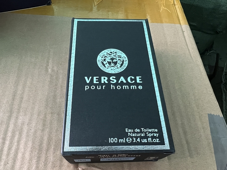 Phát hiện kho chứa hơn 20 tấn nước hoa, mỹ phẩm nghi giả nhãn hiệu nổi tiếng