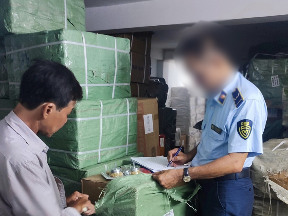 TP.HCM: Kiểm tra đồng loạt nhiều cơ sở kinh doanh và điểm chứa trữ dụng cụ điện máy cầm tay có dấu hiệu giả mạo nhãn hiệu BOSCH, KTOMER, COVINA, KENSSMAN TP.HCM: Kiểm tra đồng loạt nhiều cơ sở kinh doanh và điểm chứa trữ dụng cụ điện máy cầm tay có dấu hiệu giả mạo nhãn hiệu BOSCH, KTOMER, COVINA, KENSS