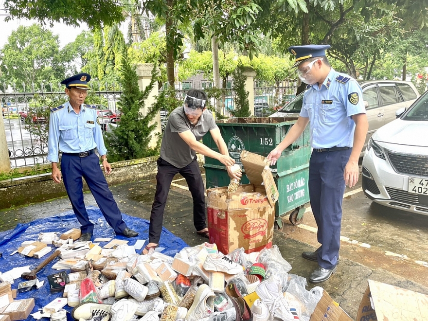 Đắk Lắk: Xử phạt hơn 200 triệu đồng và buộc tiêu hủy trên 5.300 sản phẩm hàng hóa vi phạm