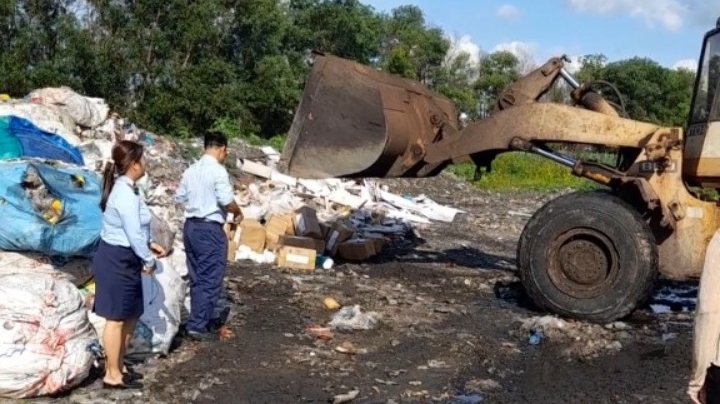 Tây Ninh: Tiêu hủy hơn 500 sản phẩm mỹ phẩm không rõ nguồn gốc, xuất xứ, trị giá trên 166 triệu đồng