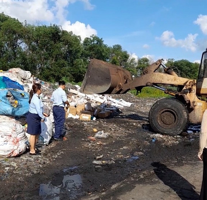 Tây Ninh: Tiêu hủy hơn 500 sản phẩm mỹ phẩm không rõ nguồn gốc, xuất xứ, trị giá trên 166 triệu đồng