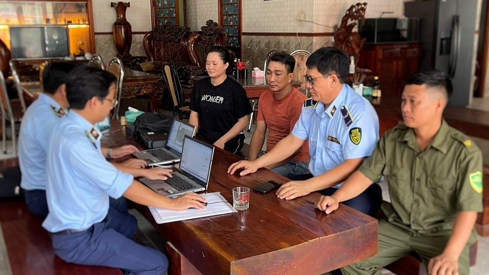 Kiểm tra, xử lý thông tin phản ánh của nguời dân tại quán cơm thuộc xã Vạn Thắng, huyện Vạn Ninh, Khánh Hòa