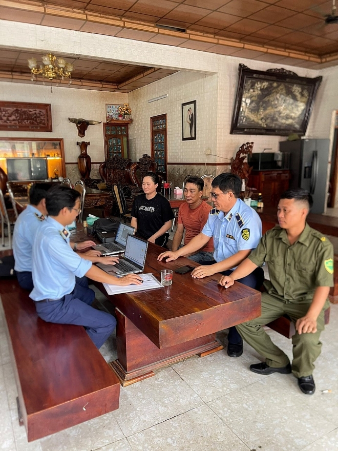 Kiểm tra, xử lý thông tin phản ánh của nguời dân tại quán cơm thuộc xã Vạn Thắng, huyện Vạn Ninh, Khánh Hòa