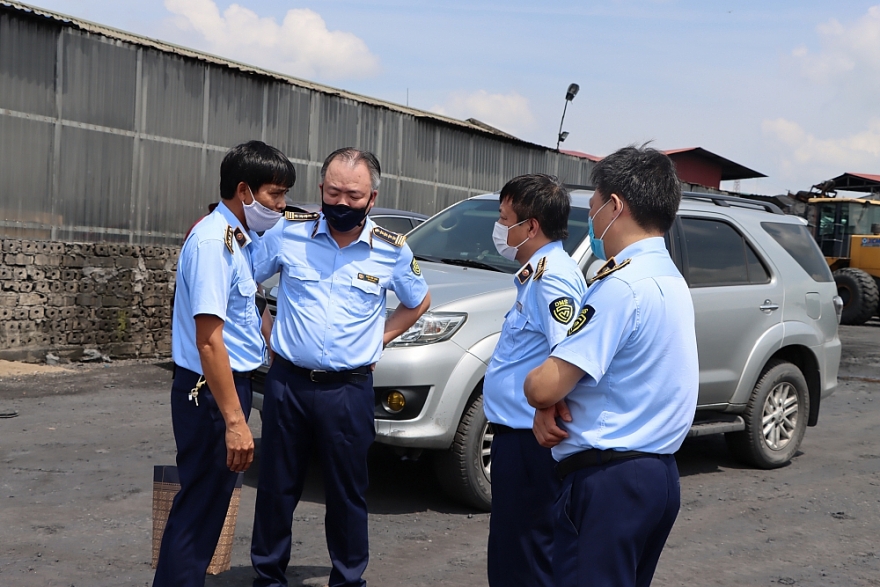 Hàng chục nghìn tấn than không rõ nguồn gốc tại Kinh Môn, Hải Dương