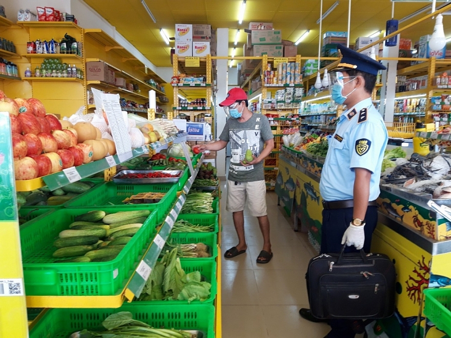 Thuốc lá điếu nhập lậu được ngụy trang với hàng nông sản vận chuyển trên xe “luồng xanh”