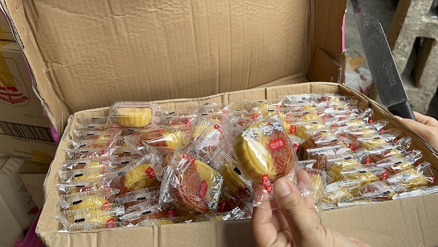 Thu giữ gần 11.000 bánh Trung thu không rõ nguồn gốc Thu giữ gần 11.000 bánh Trung thu không rõ nguồn gốc