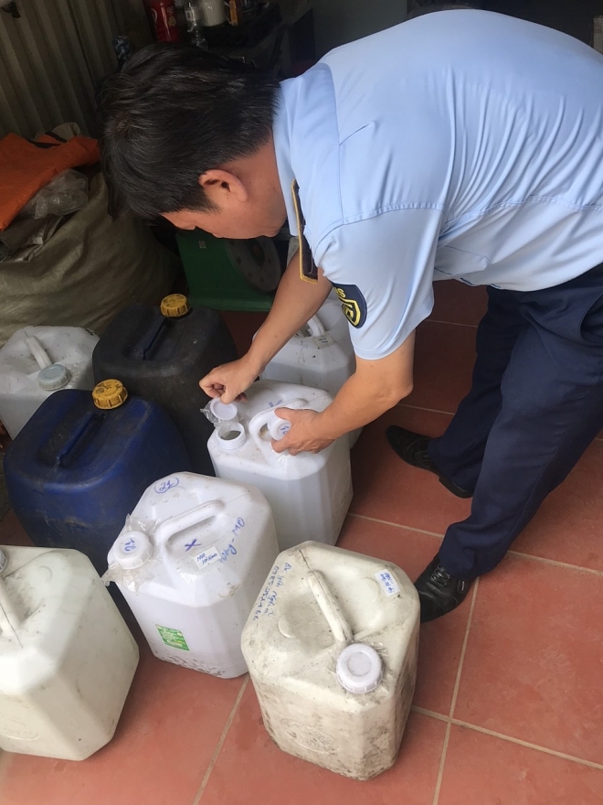 Hà Nội: Thu giữ gần 650 lít rượu không rõ nguồn gốc xuất xứ