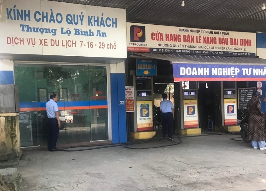 Xử phạt trên 300 triệu đồng doanh nghiệp kinh doanh xăng dầu vi phạm về chất lượng Xử phạt trên 300 triệu đồng doanh nghiệp kinh doanh xăng dầu vi phạm về chất lượng