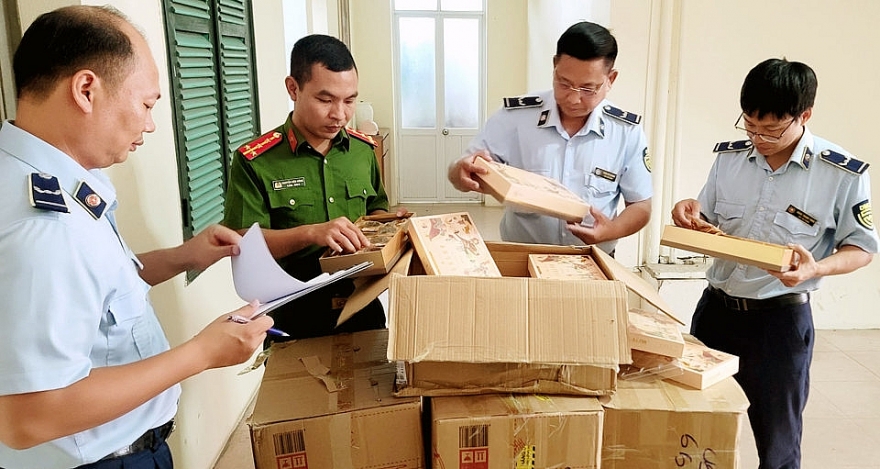 Phát hiện, thu giữ lượng lớn bánh Trung thu nhập lậu Phát hiện, thu giữ lượng lớn bánh Trung thu nhập lậu