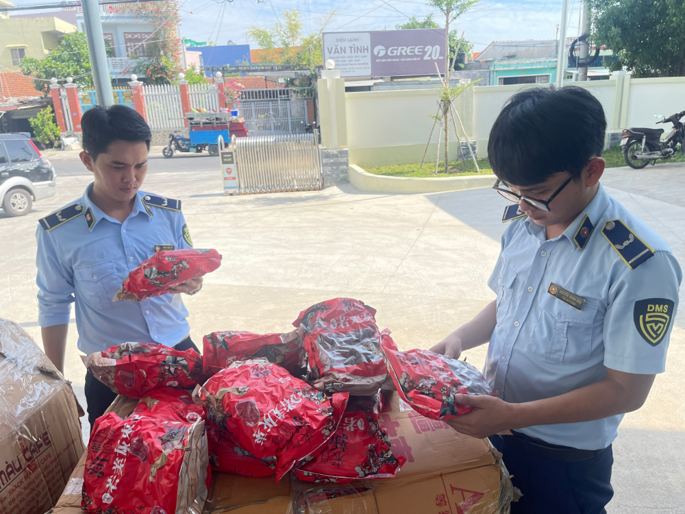 Phú Yên: Tạm giữ hơn 7.000 sản phẩm vi phạm về nhãn hàng hóa, không có hóa đơn chứng từ Phú Yên: Tạm giữ hơn 7.000 sản phẩm vi phạm về nhãn hàng hóa, không có hóa đơn chứng từ