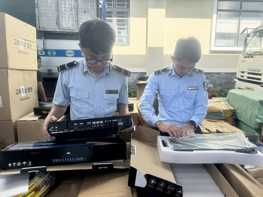 Phú Yên: Tạm giữ hơn 05 tấn Hắc sâm GINSENG và phụ tùng điện, nước, xe máy không có hóa đơn hợp pháp kèm theo Phú Yên: Tạm giữ hơn 05 tấn Hắc sâm GINSENG và phụ tùng điện, nước, xe máy không có hóa đơn hợp pháp kèm theo