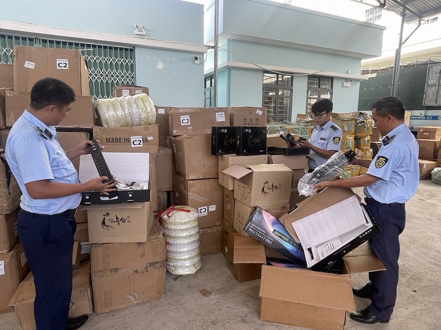 Phú Yên: Tạm giữ hơn 05 tấn Hắc sâm GINSENG và phụ tùng điện, nước, xe máy không có hóa đơn hợp pháp kèm theo Phú Yên: Tạm giữ hơn 05 tấn Hắc sâm GINSENG và phụ tùng điện, nước, xe máy không có hóa đơn hợp pháp kèm theo