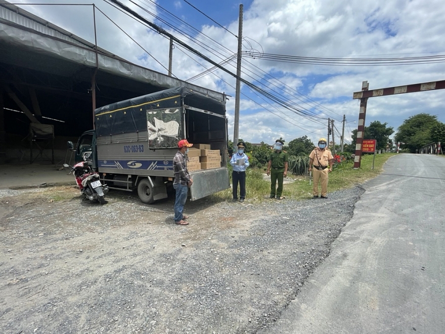 Tiền Giang: Phát hiện gần 2.000 chai phân bón lá không có quyết định công nhận phân bón lưu hành tại Việt Nam