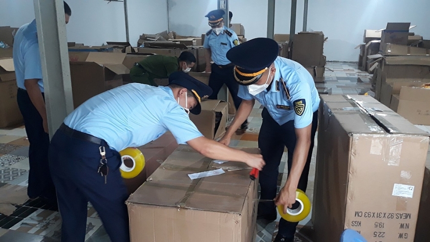 Kho đồ chơi Trung Thu trên 300m2 bị triệt phá tại Nam Định