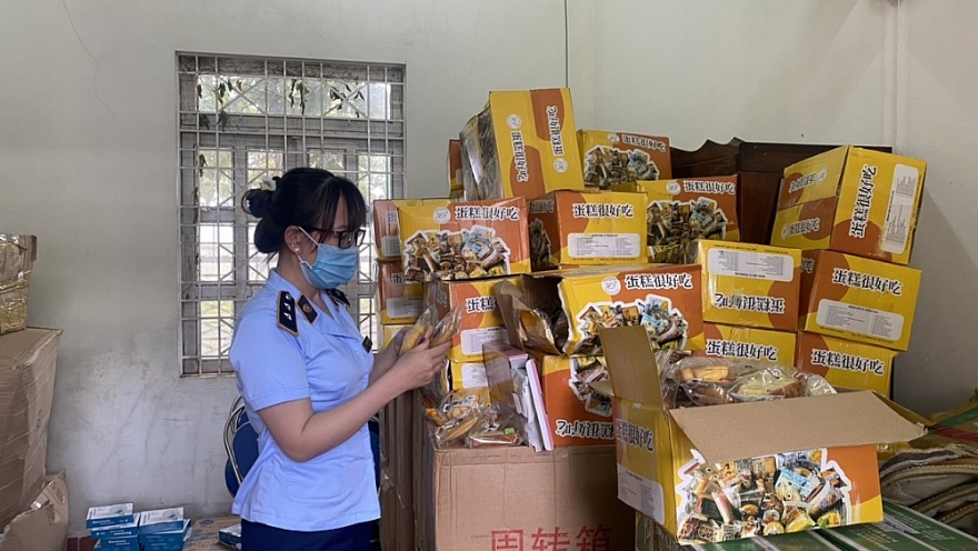 Kiên quyết ngăn chặn để loại bỏ bánh Trung thu “lậu” ra khỏi thị trường Kiên quyết ngăn chặn để loại bỏ bánh Trung thu “lậu” ra khỏi thị trường