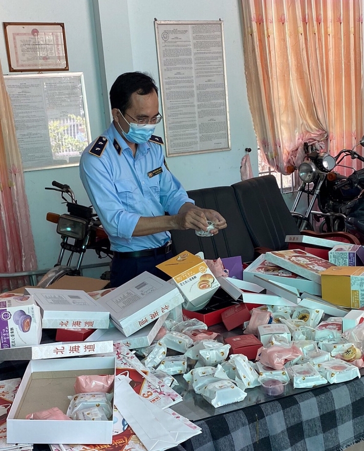Kiên quyết ngăn chặn để loại bỏ bánh Trung thu “lậu” ra khỏi thị trường Kiên quyết ngăn chặn để loại bỏ bánh Trung thu “lậu” ra khỏi thị trường