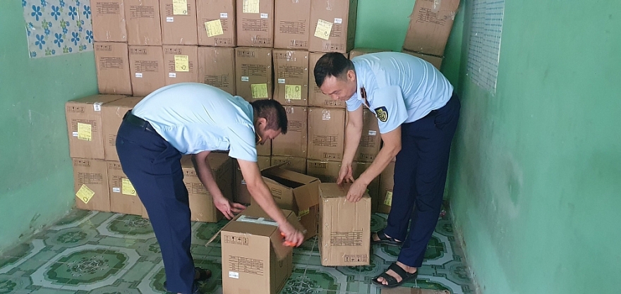 3.000 thiết bị đo nồng độ oxy và nhịp tim vừa bị bắt tại Hưng Yên