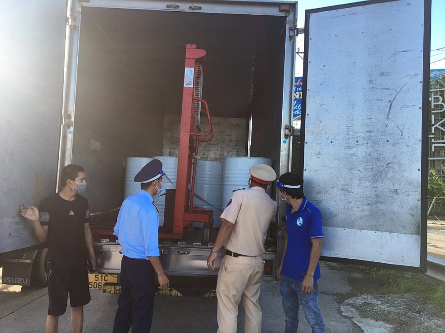 4,3 tấn thuốc thú y Trung Quốc vi phạm nhãn bị thu giữ khi qua 