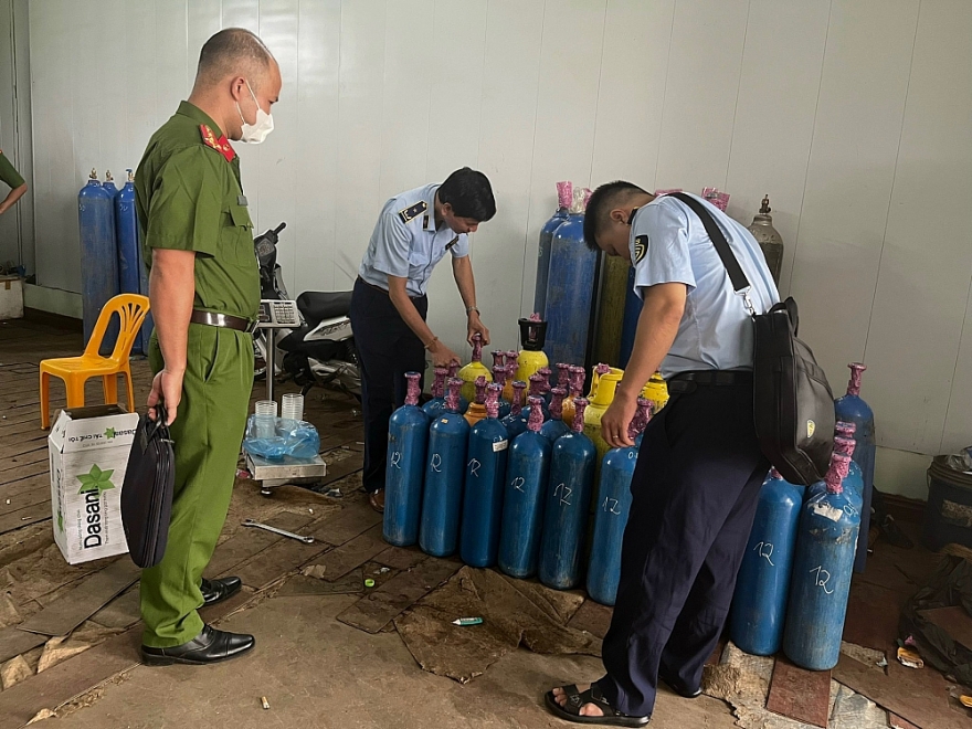 Bắc Ninh: Phạt vi phạm hành chính 65 triệu đồng, buộc tiêu hủy trên 380 kg khí N2O vi phạm Bắc Ninh: Phạt vi phạm hành chính 65 triệu đồng, buộc tiêu hủy trên 380 kg khí N2O vi phạm