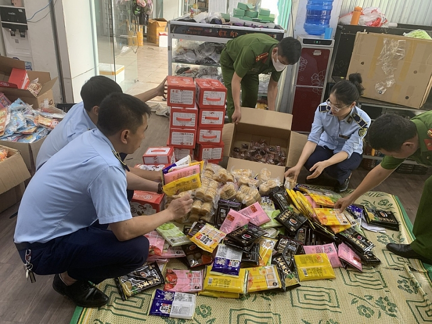 Nghệ An: Tăng cường kiểm tra mặt hàng bánh, kẹo phục vụ Tết Trung thu trên địa bàn TP Vinh Nghệ An: Tăng cường kiểm tra mặt hàng bánh, kẹo phục vụ Tết Trung thu trên địa bàn TP Vinh