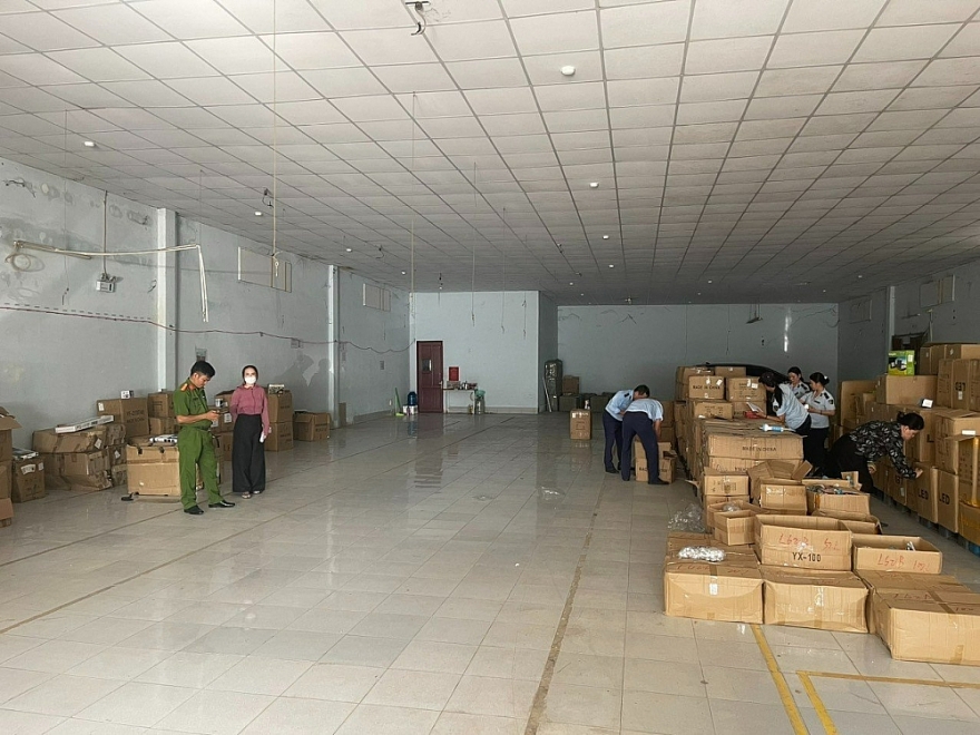 Phát hiện gần 36.000 sản phẩm đồ điện gia dụng nhập lậu và không rõ nguồn gốc, xuất xứ Phát hiện gần 36.000 sản phẩm đồ điện gia dụng nhập lậu và không rõ nguồn gốc, xuất xứ