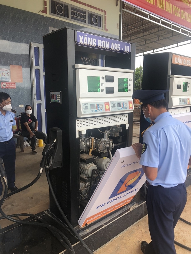 01 cửa hàng kinh doanh xăng Ron 95-III tại Đắk Lắk không đạt chất lượng