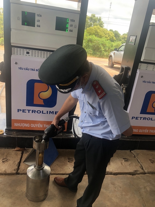 01 cửa hàng kinh doanh xăng Ron 95-III tại Đắk Lắk không đạt chất lượng