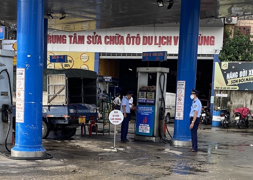 Phạt 10 triệu cửa hàng xăng dầu treo biển 
