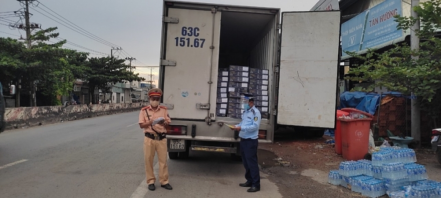 Ngăn chặn 4 tấn đầu cá hồi Đan Mạch vi phạm