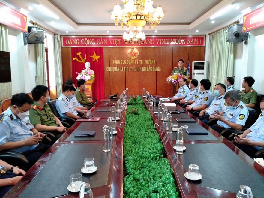 Cục QLTT Bắc Giang đón nhận Bằng khen của Bộ trưởng Bộ Công an