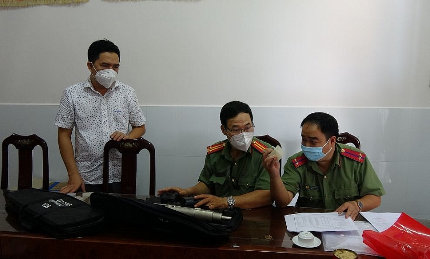 Cục QLTT tỉnh Long An bàn giao công cụ hỗ trợ, thiết bị phục vụ công tác chống buôn lậu cho Công an tỉnh, Cục Hải quan Cục QLTT tỉnh Long An bàn giao công cụ hỗ trợ, thiết bị phục vụ công tác chống buôn lậu cho Công an tỉnh, Cục Hải quan