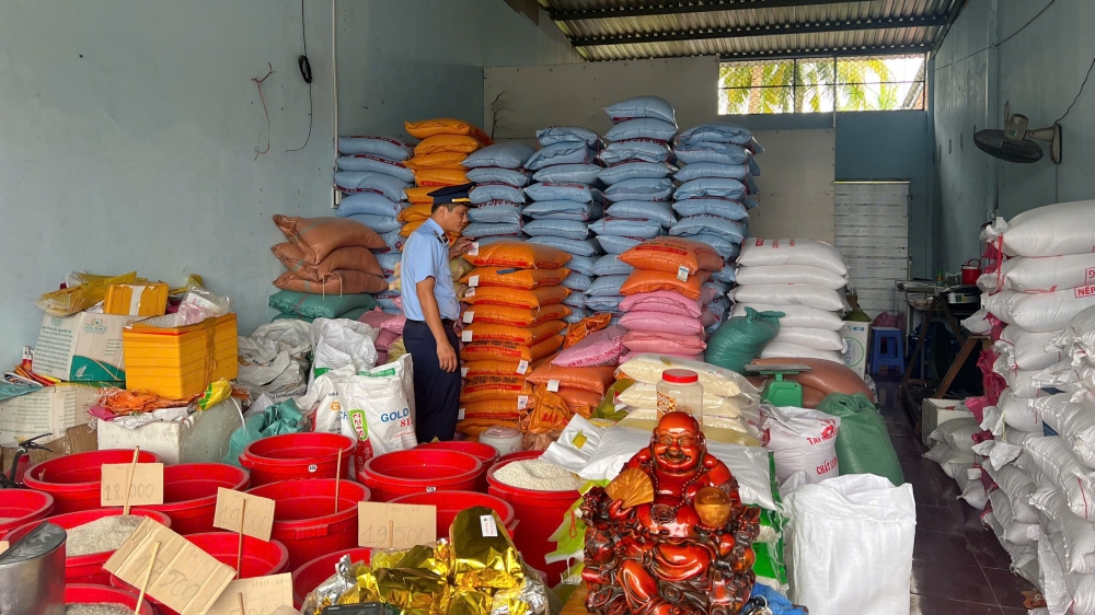 Tiền Giang: Kịp thời phát hiện, ngăn chặn 01 trường hợp buôn bán gạo giả tại huyện Châu Thành
