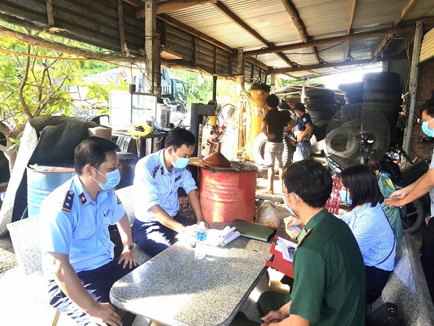 Cục QLTT Phú Yên tạm giữ 500 lít dầu DO không có hóa đơn chứng từ