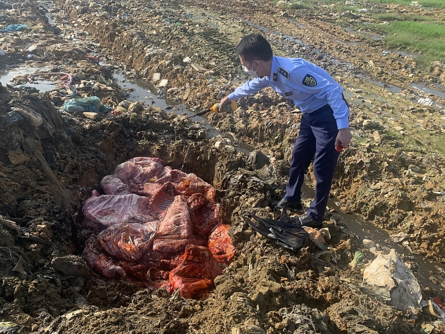 650kg thịt sườn lợn thối được ngăn chặn kịp thời tại Nghệ An