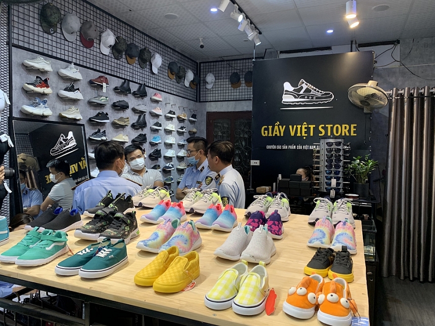 8 Đội đồng loạt ra quân, lực lượng QLTT Hải Phòng thu giữ hàng nghìn sản phẩm có dấu hiệu vi phạm tại 15 điểm kinh doanh