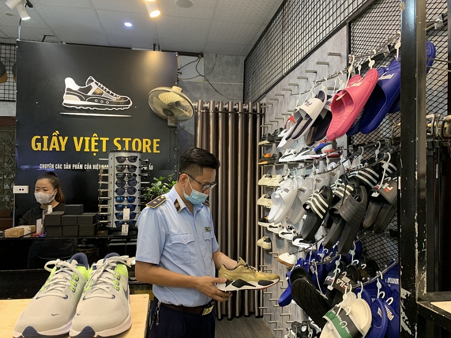 8 Đội đồng loạt ra quân, lực lượng QLTT Hải Phòng thu giữ hàng nghìn sản phẩm có dấu hiệu vi phạm tại 15 điểm kinh doanh