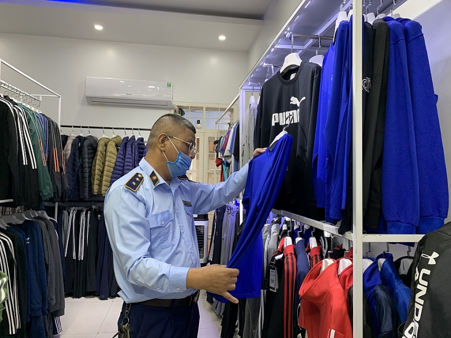 8 Đội đồng loạt ra quân, lực lượng QLTT Hải Phòng thu giữ hàng nghìn sản phẩm có dấu hiệu vi phạm tại 15 điểm kinh doanh