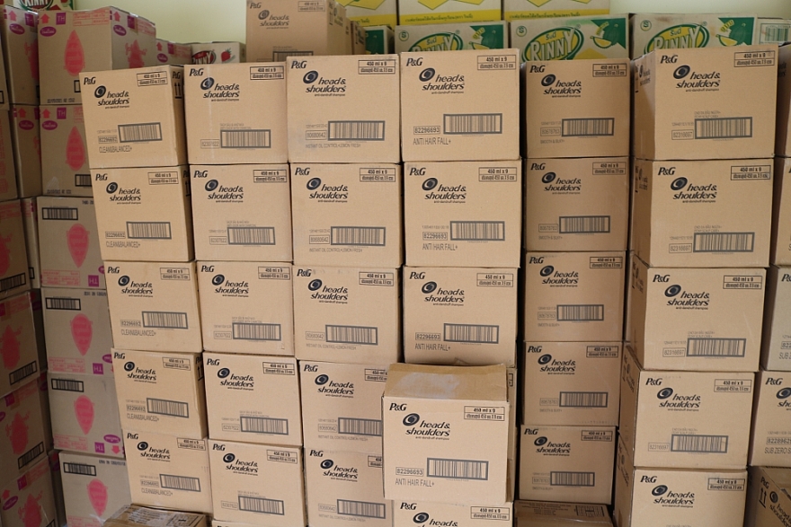 Trên 15.000 chai dầu gội, sữa tắm, phấn rôm có dấu hiệu nhập lậu bị thu giữ tại Quảng Bình