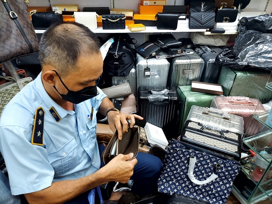 Sài Gòn Square ‘lặng im’ trong ngày thứ 2 liên tiếp lực lượng Quản lý thị trường ra quân kiểm soát