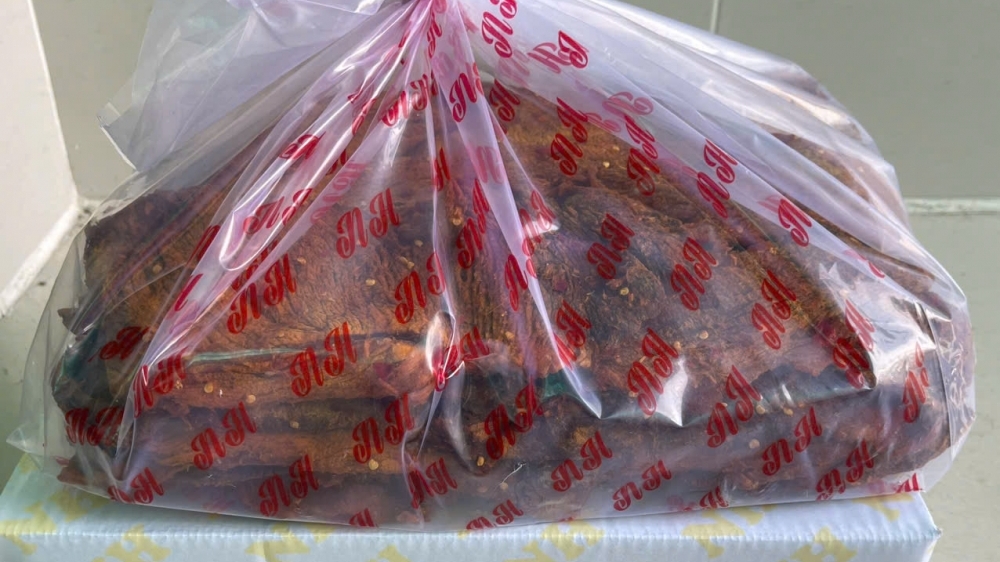 Phát hiện, thu giữ trên 1 tấn khô bò “bốn không” đang được chào bán trên mạng xã hội