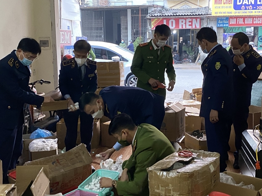 Triệt phá cơ sở sản xuất mỹ phẩm giả với quy mô lớn tại Hải Dương