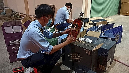 Thu giữ trên 2.600 chai rượu Chivas 18, Macallan, Black label vi phạm