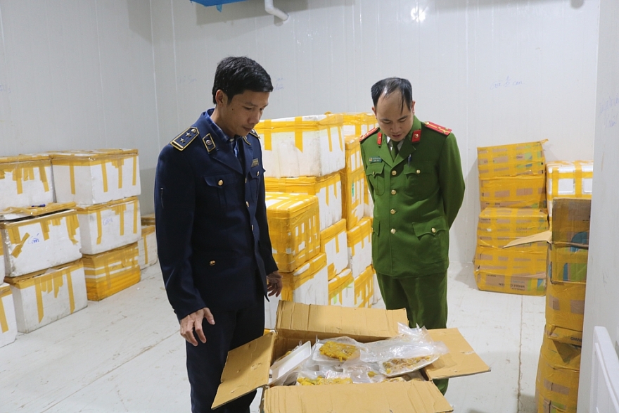 Phát hiện hơn 6.200 kg thực phẩm đông lạnh không đảm bảo an toàn vệ sinh thực phẩm